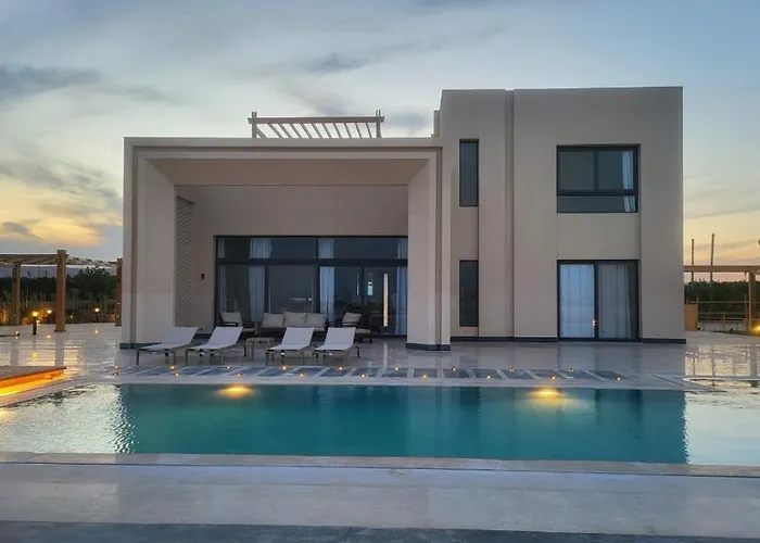 Elgouna -4 Bedroom With Private Heated Pool Villa *