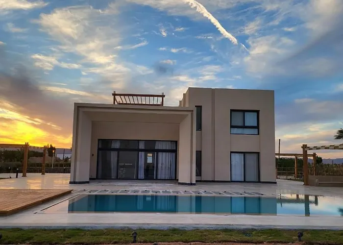 Elgouna -4 Bedroom With Private Heated Pool Villa *